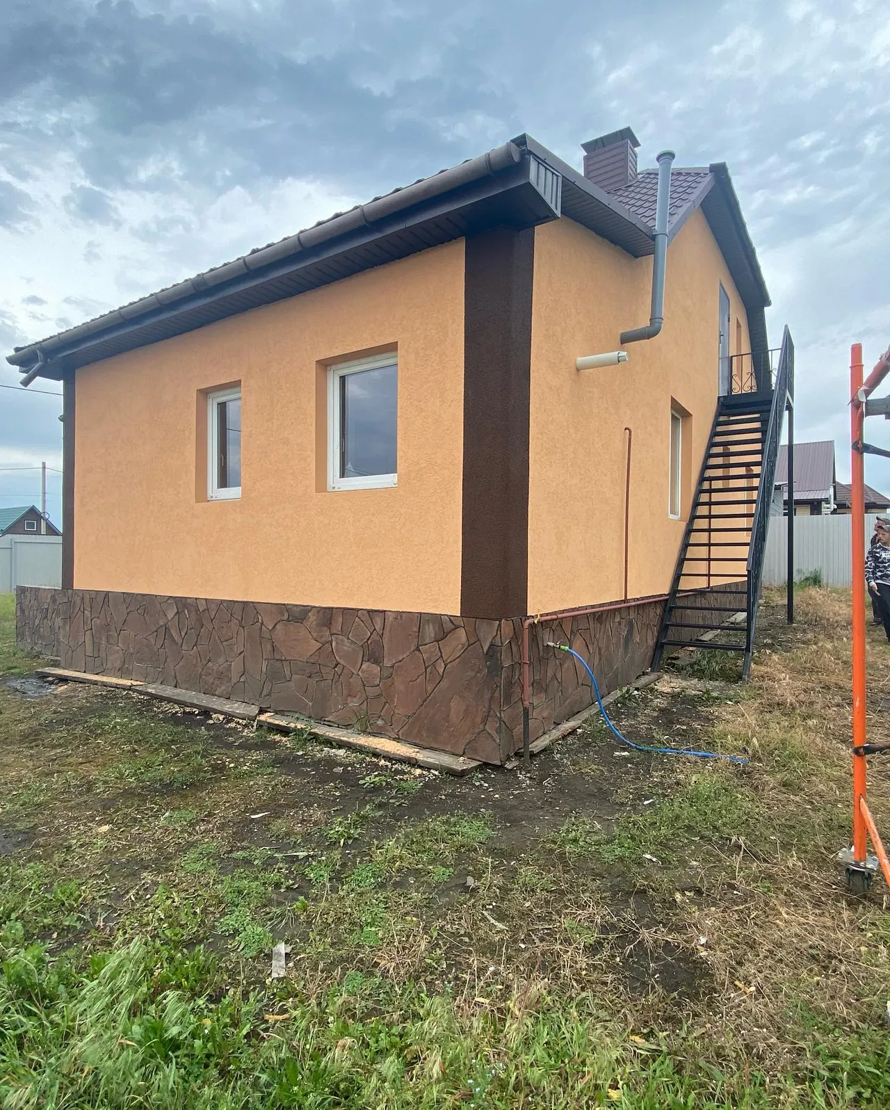 Терракота и тёмный камень, ракурс 2