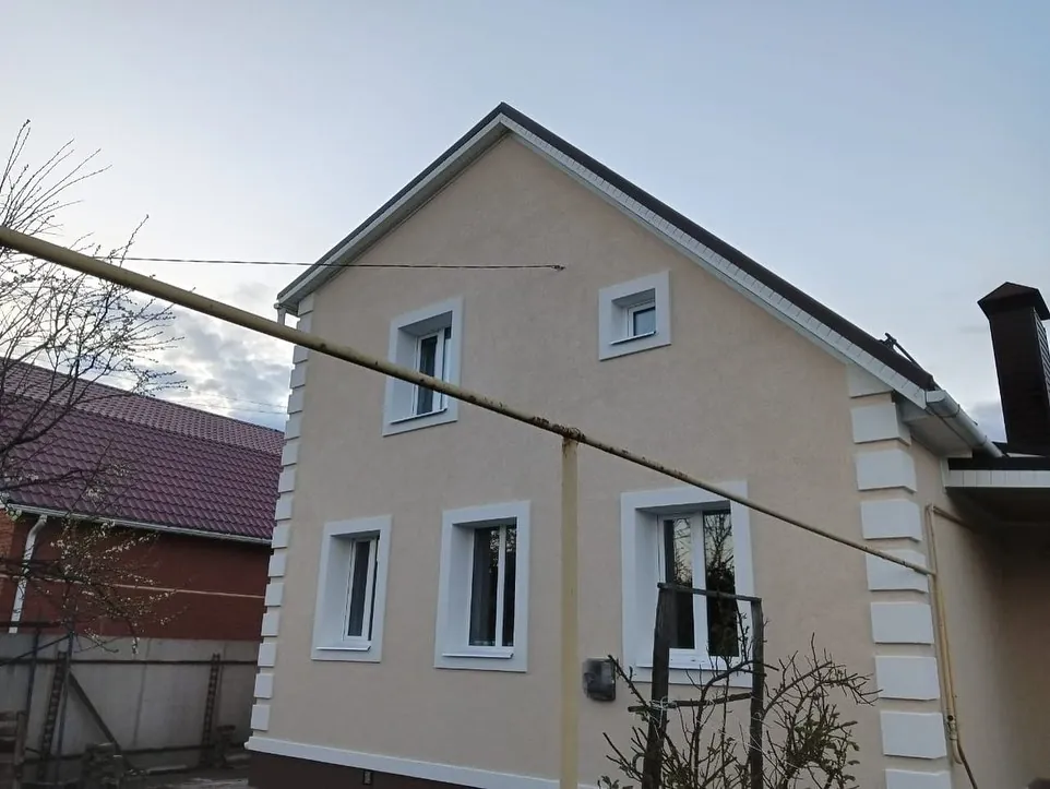 Белые квадры на бежевом, ракурс 2