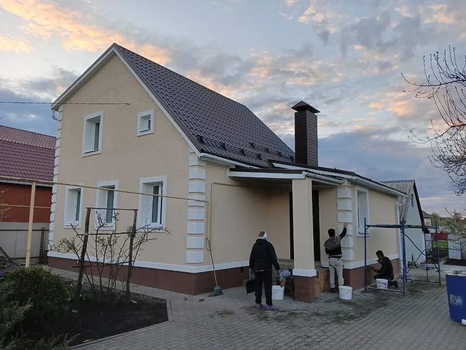 Белые квадры на бежевом, ракурс 3