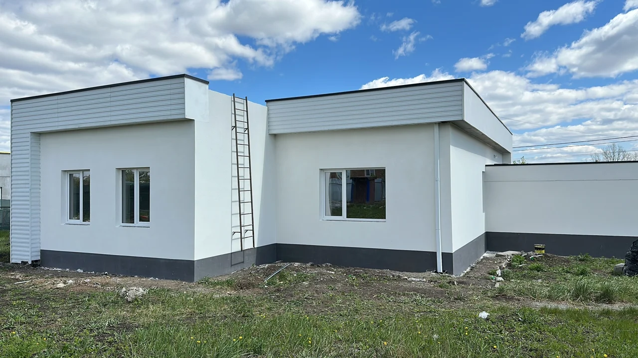 Плоская кровля и светлые стены