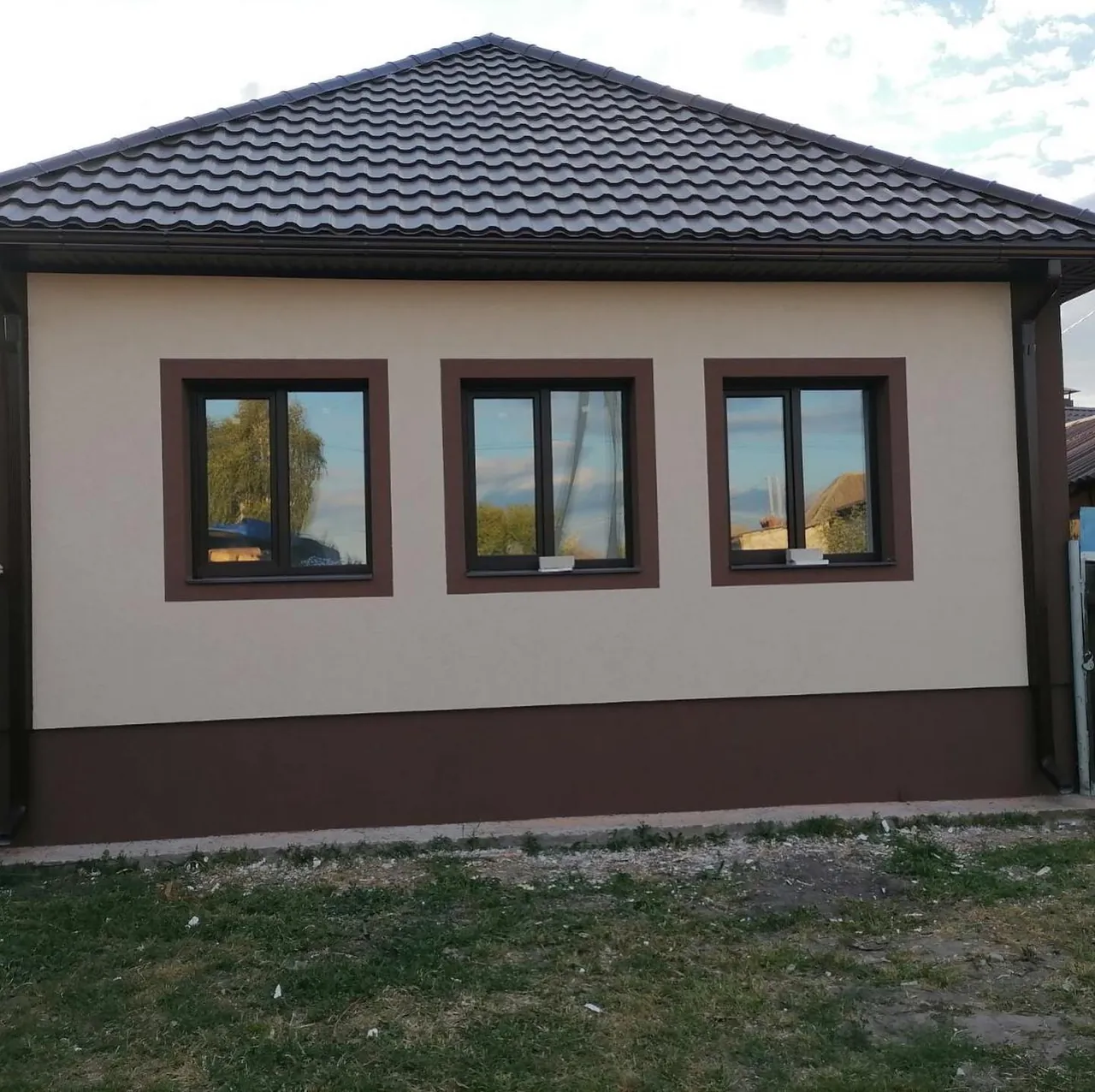 Кремовый и тёмный пояс, ракурс 2