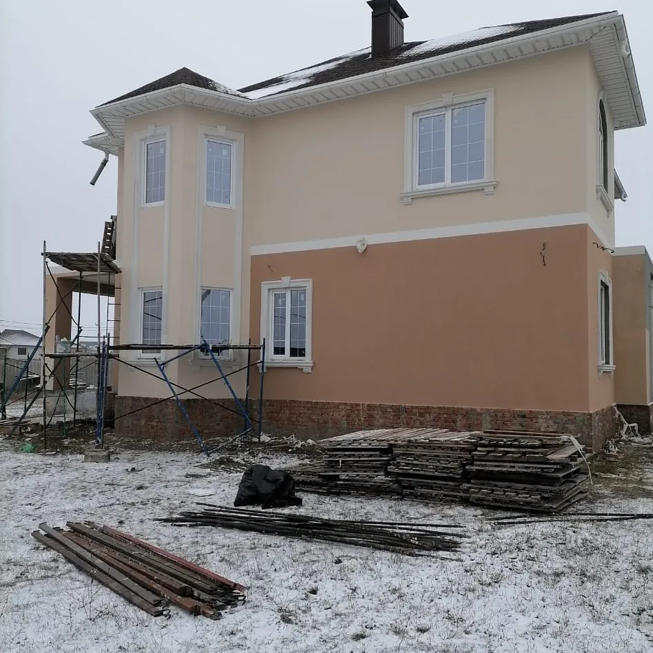 Фасад в лесах