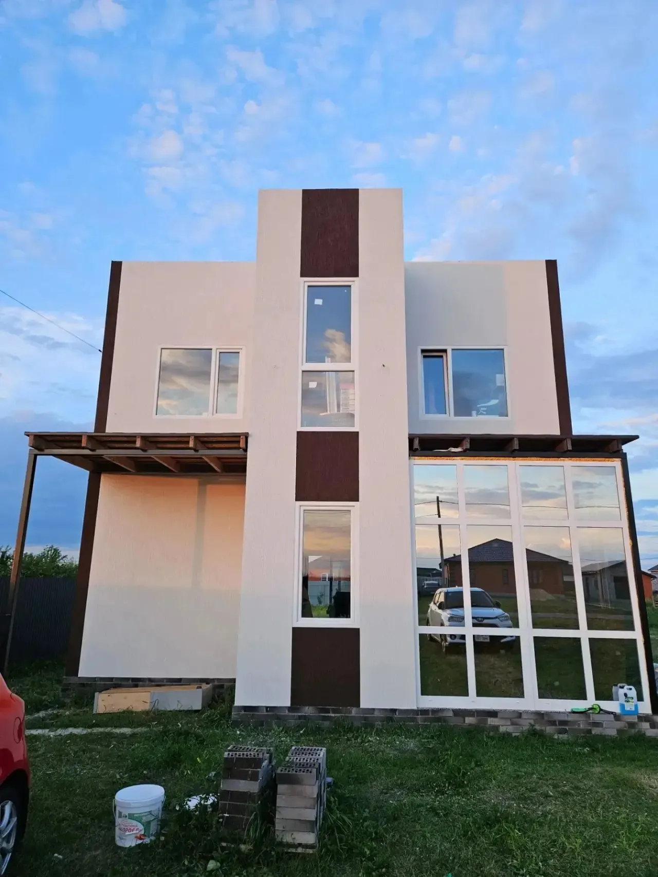 Белый куб, коричневые вставки, ракурс 4