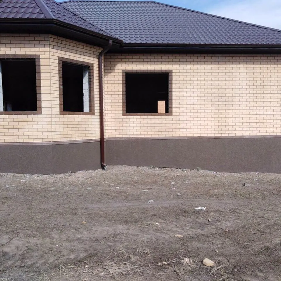 Цоколь мраморной крошкой, ракурс 5
