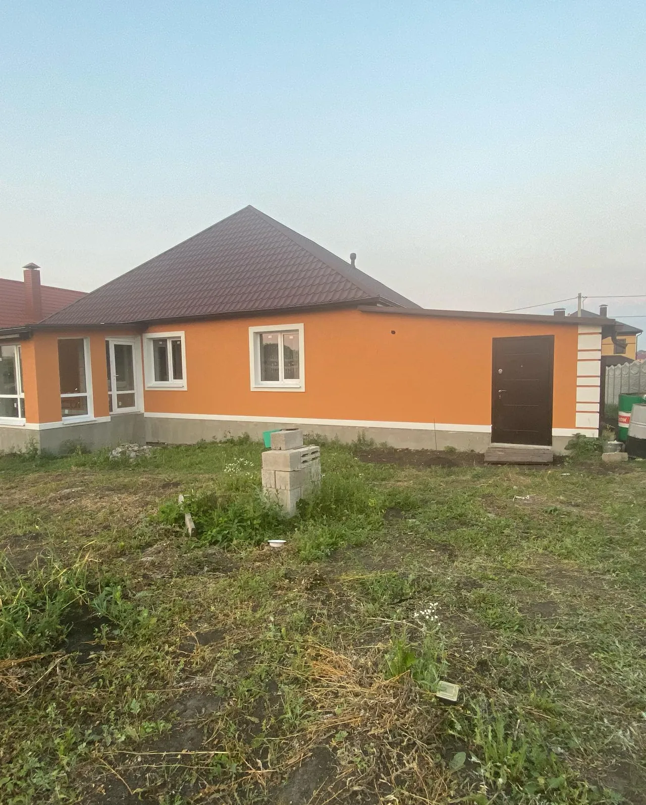 Рустовка на оранжевом, ракурс 1