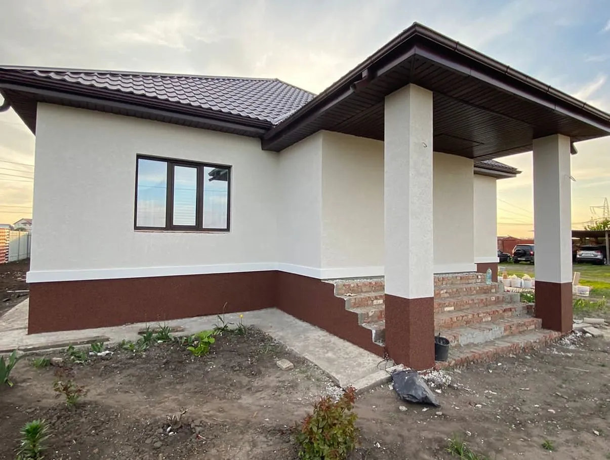 Кремовый дом с колоннами, ракурс 4